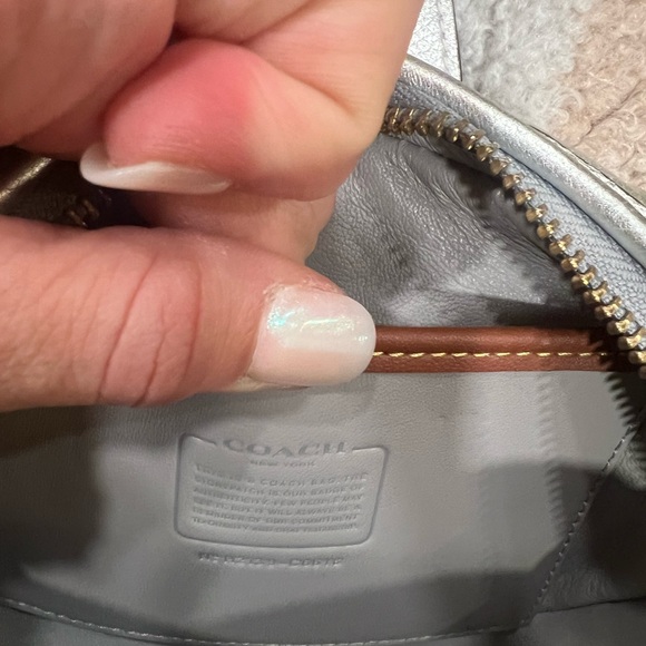 Silver coach bag amazing condition - Picture 6 of 9